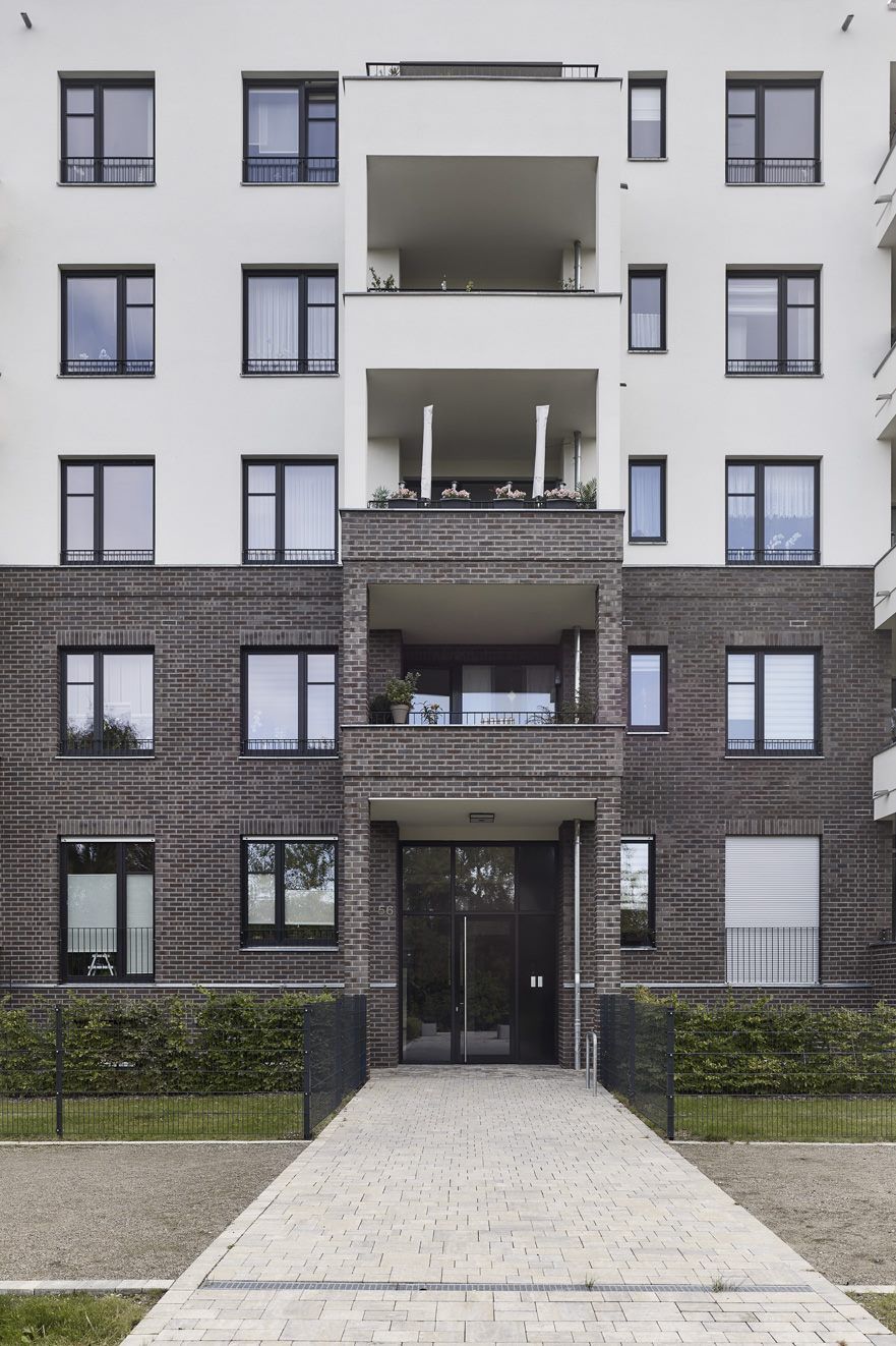 Wohnhaus mit neuen Fenstern